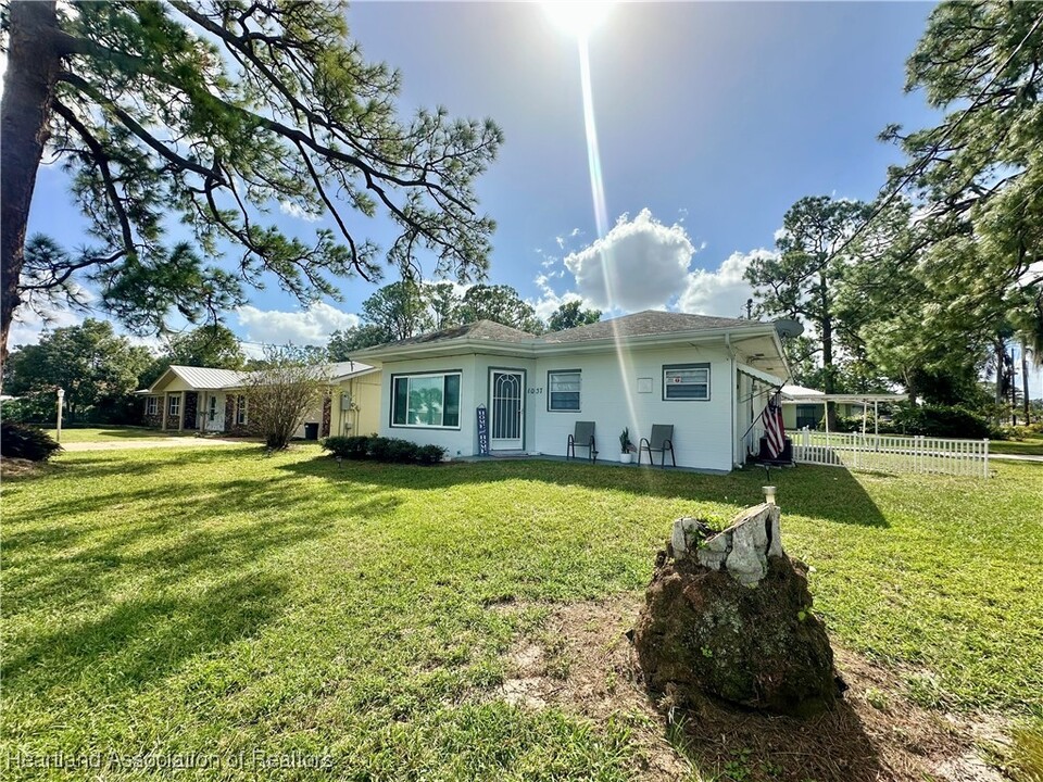 1037 Lake Sebring Dr in Sebring, FL - Building Photo