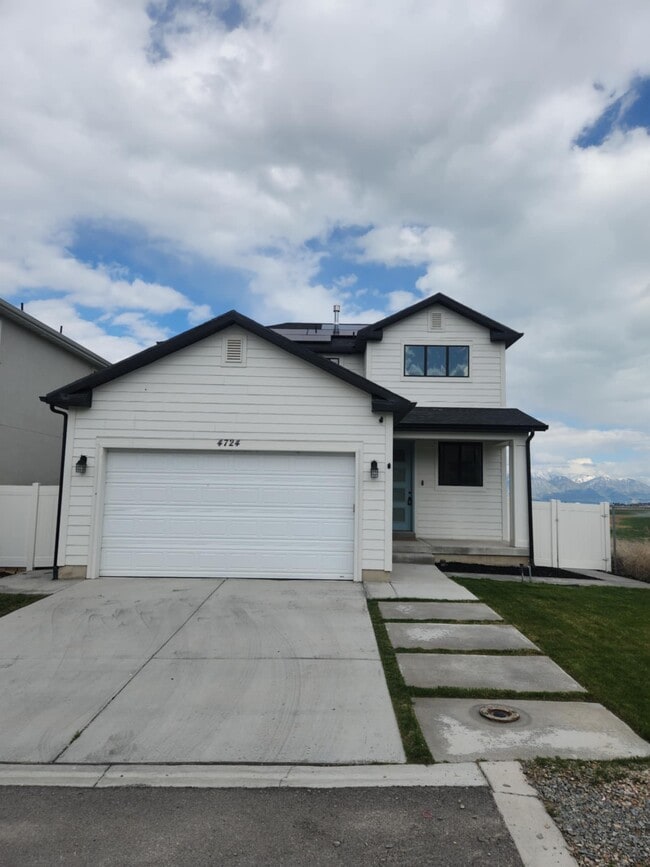 property at 4724 E Lk Cor Dr