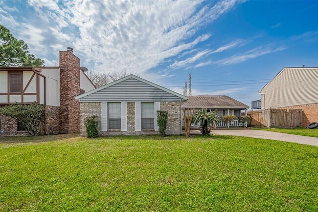 16118 Pipers View Dr in Webster, TX - Building Photo - Building Photo