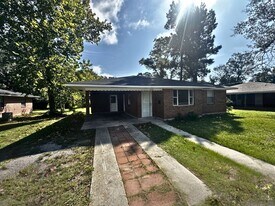 300 Maple St in Hammond, LA - Building Photo