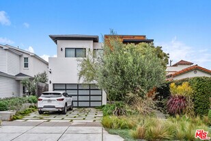 2230 Malcolm Ave in Los Angeles, CA - Building Photo