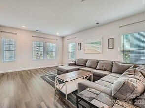 3926 Memorial Pkwy in Charlotte, NC - Building Photo - Building Photo