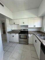 2301 NW 96th Terrace in Pembroke Pines, FL - Building Photo