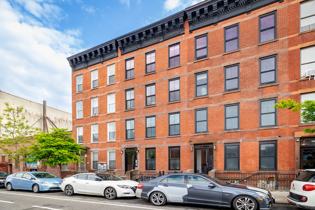 810 Bergen St in Brooklyn, NY - Building Photo