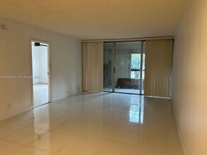 3751 Environ Blvd in Lauderhill, FL - Building Photo - Building Photo