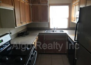 2419 Plymouth Ave N in Minneapolis, MN - Foto de edificio - Building Photo