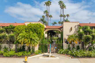 The Maddox in Huntington Beach, CA - Foto de edificio - Building Photo