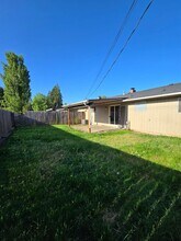 404 Kay Ave in Brownsville, OR - Building Photo - Building Photo
