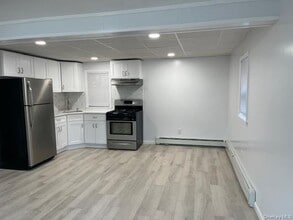 69 Juniper Rd in Port Washington, NY - Building Photo - Building Photo