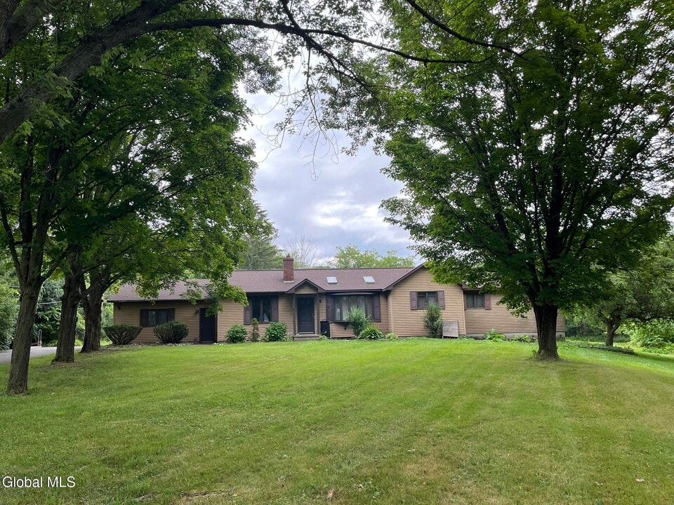 656 Sacandaga Rd in Schenectady, NY - Building Photo