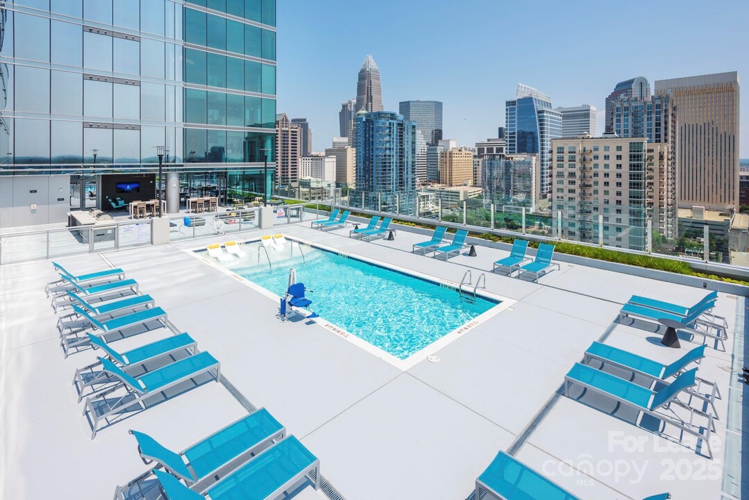 401 S Graham St in Charlotte, NC - Building Photo