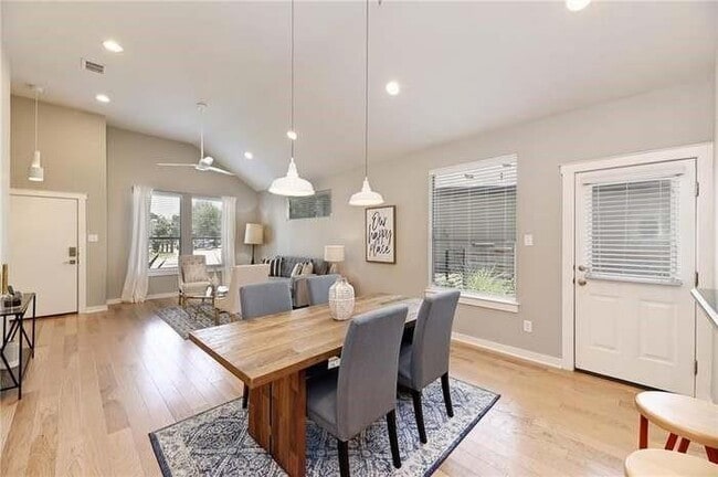 2001 Faro Dr in Austin, TX - Building Photo - Building Photo