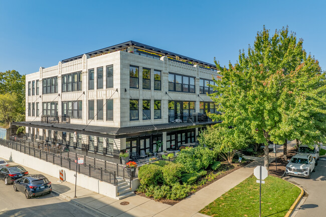 University Commons III in Chicago, IL - Building Photo - Building Photo