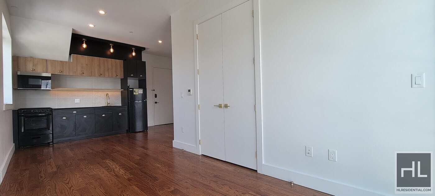 133 Brown Pl-Unit -602 in Bronx, NY - Building Photo