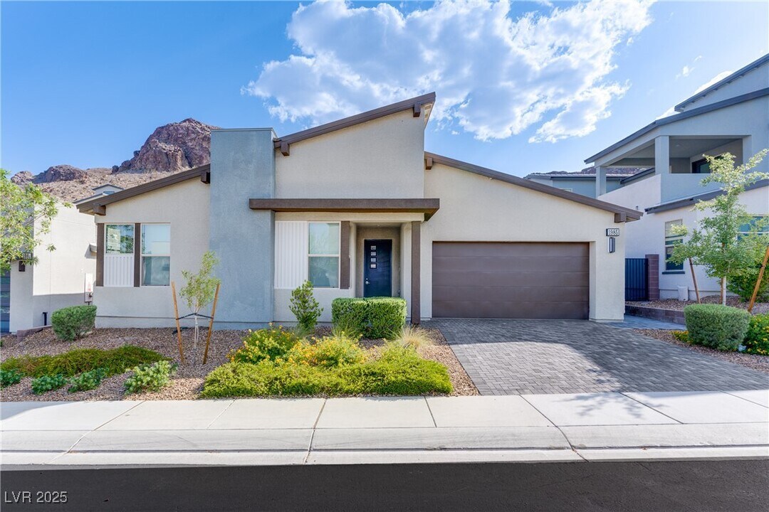 1985 Regal Bluff Dr in Henderson, NV - Building Photo