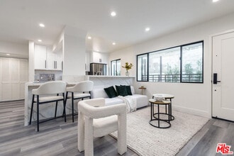 1262 N Sweetzer Ave in West Hollywood, CA - Building Photo - Building Photo