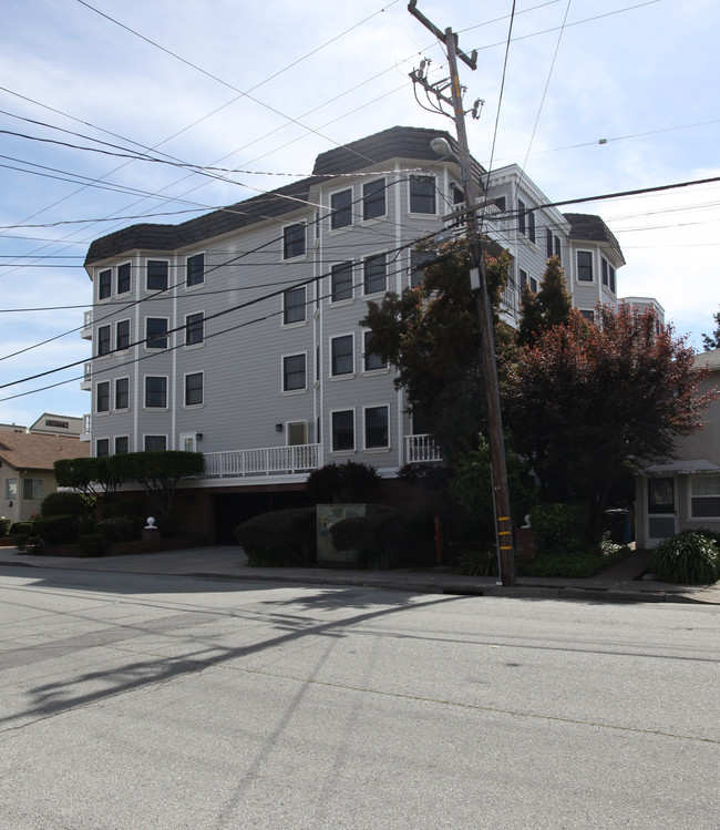 512 Walnut St in San Carlos, CA - Foto de edificio - Building Photo