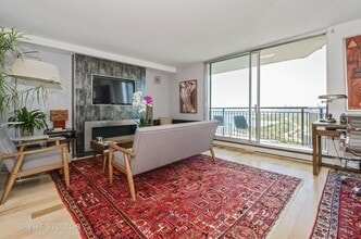 6007 N Sheridan Rd-Unit -38G in Chicago, IL - Building Photo - Building Photo