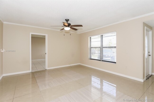 11911 NW 30th Pl in Sunrise, FL - Foto de edificio - Building Photo