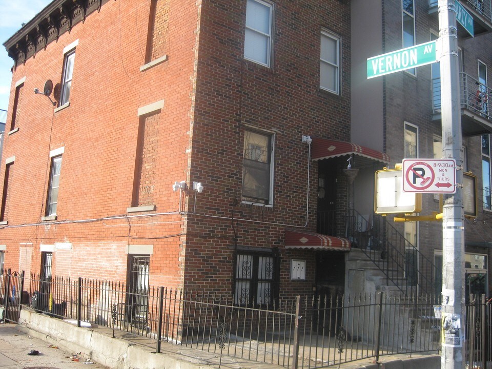 586 Marcy Ave in Brooklyn, NY - Foto de edificio