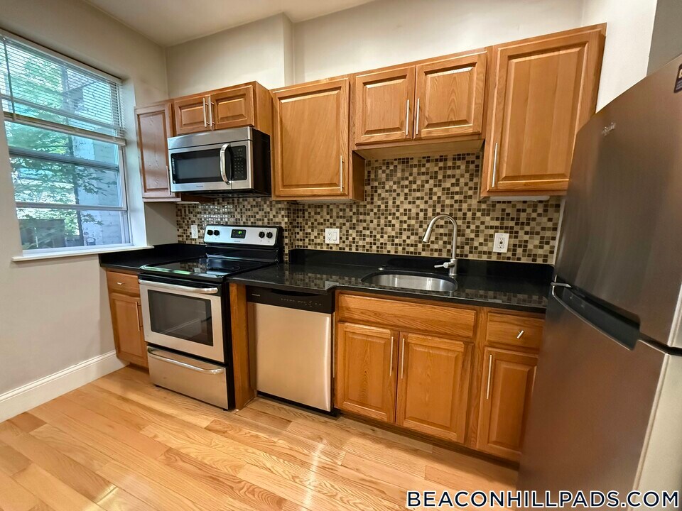 51 Joy St in Boston, MA - Building Photo