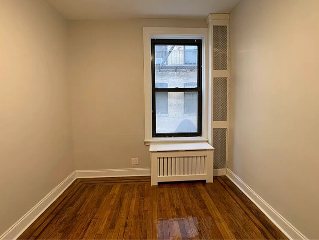 25-21 31st Ave in Queens, NY - Building Photo - Building Photo