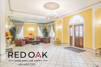 5640 Franklin Ave in Los Angeles, CA - Building Photo - Building Photo