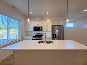 344 SE Shetterly Dr in Dallas, OR - Building Photo - Building Photo