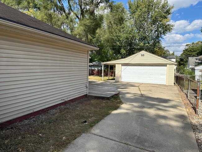24448 Carlysle St in Dearborn, MI - Building Photo - Building Photo