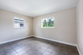 3496 48th Ln S in Lake Worth Beach, FL - Building Photo - Building Photo