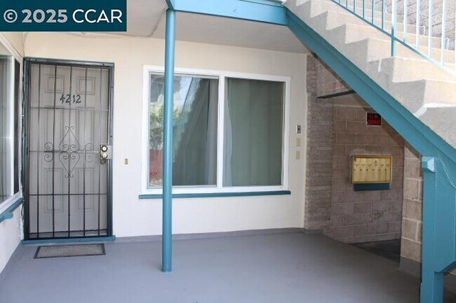 4208 Nevin Ave in Richmond, CA - Foto de edificio - Building Photo