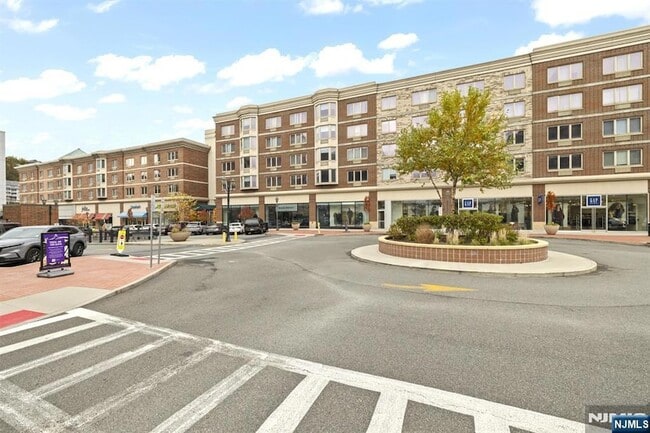 3104 City Pl in Edgewater, NJ - Building Photo - Building Photo