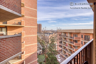 2500 Clarendon Blvd in Arlington, VA - Building Photo - Building Photo