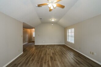 16907 Dusty Mill Dr E in Sugar Land, TX - Foto de edificio - Building Photo