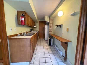 908 E Washington St in Iowa City, IA - Building Photo - Building Photo