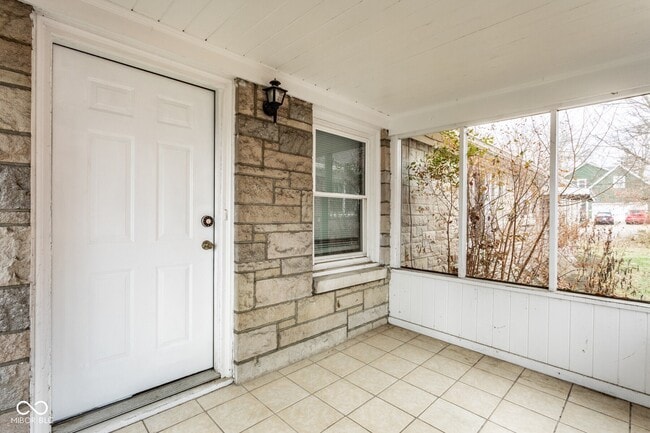 6147 Broadway St in Indianapolis, IN - Building Photo - Building Photo