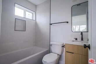 11810 Gilmore St in Los Angeles, CA - Building Photo - Building Photo