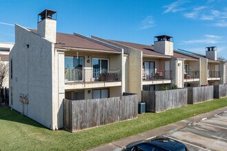 Sunstream Villas in Houston, TX - Foto de edificio - Building Photo