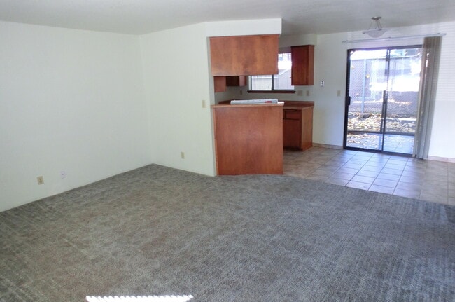 444 NE Silverwood Pl in Grants Pass, OR - Building Photo - Building Photo