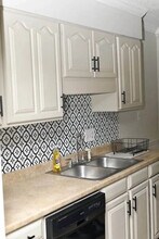 Room in Condo on Forest View Dr in Winston-Salem, NC - Building Photo - Building Photo