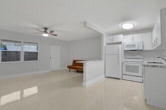 914 N Federal Hwy in Lake Worth Beach, FL - Building Photo - Building Photo