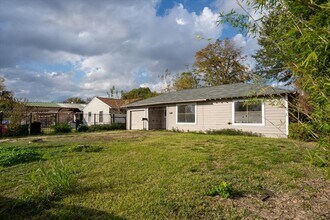 5851 Southtown St in Houston, TX - Building Photo - Building Photo