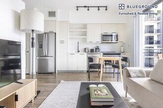 221 SW 12th St in Miami, FL - Foto de edificio - Building Photo