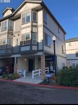 8879 SW Elena Ln in Tigard, OR - Building Photo