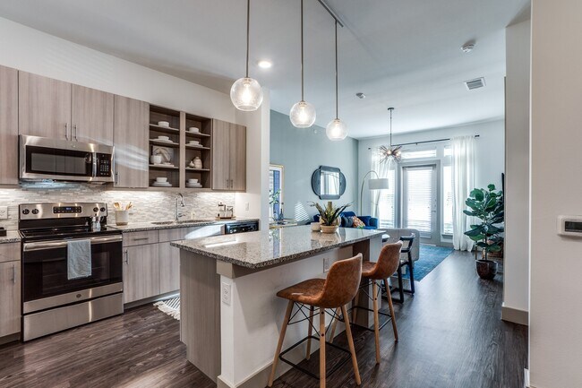 The Crosby at the Brickyard Apartment Homes in Farmers Branch, TX - Foto de edificio - Building Photo