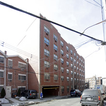 644 E 232nd St in Bronx, NY - Foto de edificio - Building Photo