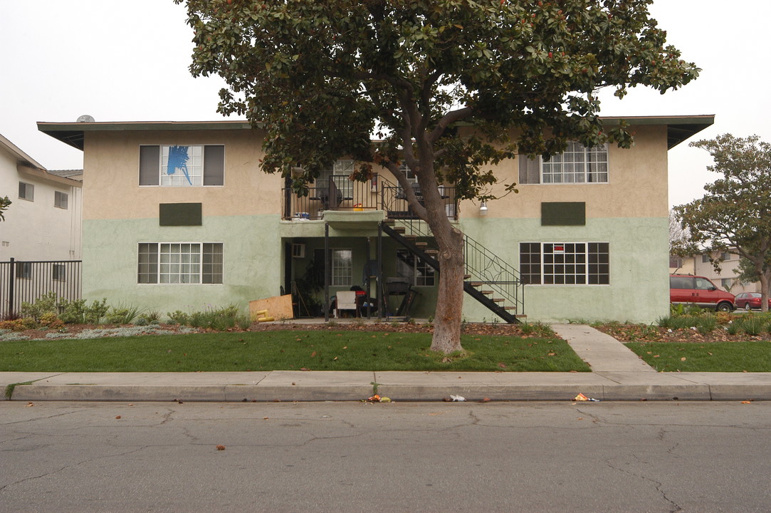 4464 Bonnie Brae St in Montclair, CA - Building Photo