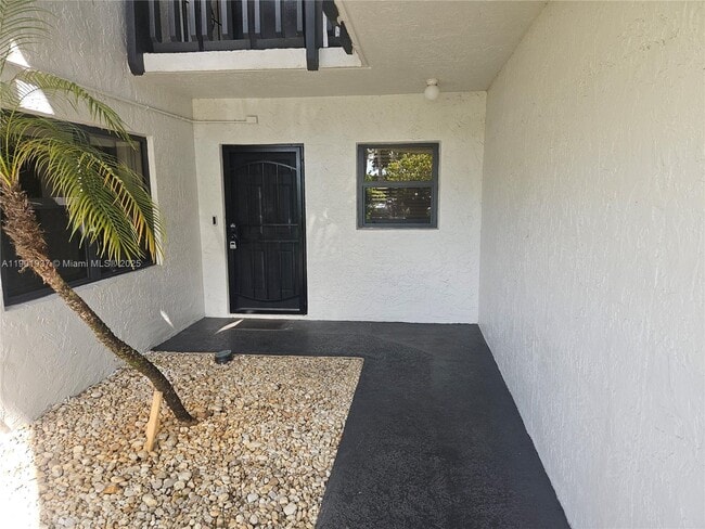 1021 Mockingbird Ln in Plantation, FL - Building Photo - Building Photo