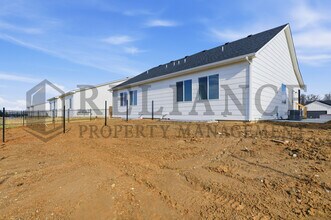 5247 N Pinecrest Ct in Bel Aire, KS - Building Photo - Building Photo
