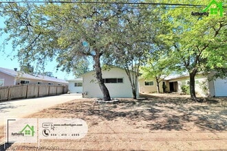 2176 Oxford Rd in Redding, CA - Building Photo - Building Photo